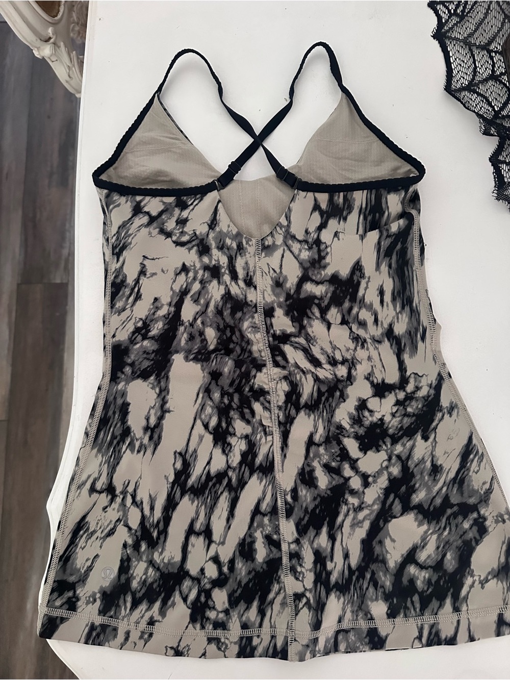 Lululemon Get Low Cross-Back Training Tank Top Size 8 Marble Print Built-In Bra